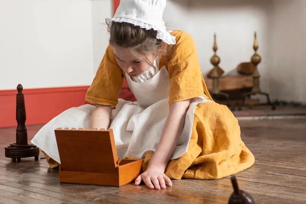 Girl's Apron - Image 3